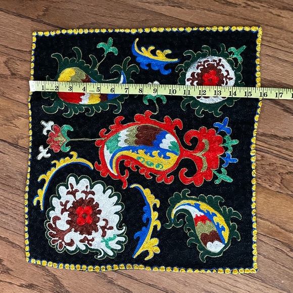 Embroidered decorative pillow case - Picture 5 of 6